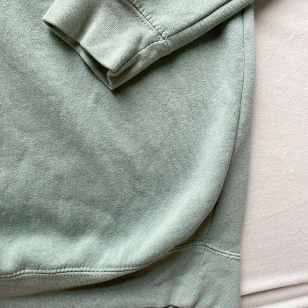 Green white pastel Sorrento Italy embroidered crewneck - Picture 5 of 7